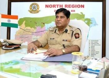 सचिन वाझे व आयपीएस परंबिर सिंग निर्माण का व कोण करतं?