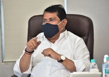 रक्तदान कोरोना लस vijay wadettiwar blood donation 2021