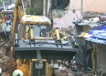 building structure collapses in Malad