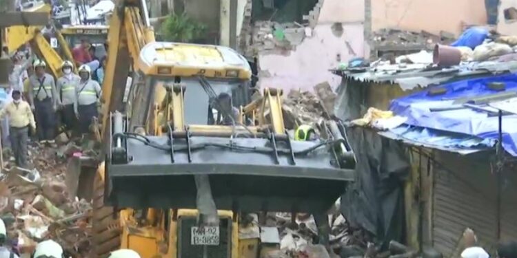 building structure collapses in Malad