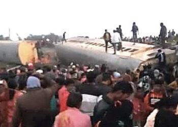 गुवाहाटी बिकानेर एक्सप्रेस Train Accident Live Update 3 killed, 20 injured as Guwahati-Bikaner Express derails