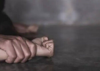 बंदुकीच्या धाकावर सामूहिक बलात्कार A woman was pulled out of a auto and gang-raped at gunpoint in Madhya Pradesh