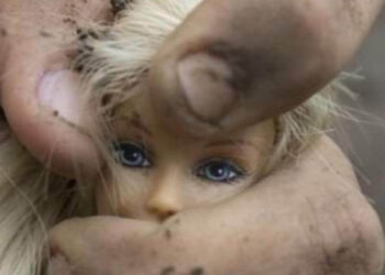 8 वर्षांची मुलगी बलात्कारात After the 8-year-old girl had stomach pain it was found that the accuseds sister was also involved in the rape