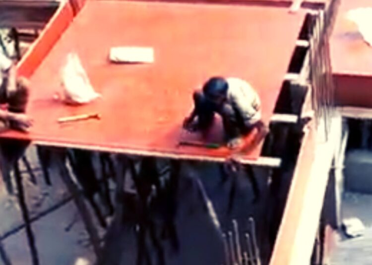मजुरांनी केलेल्या आत्महत्या Ambani earns 90 crores per hour; On the other hand, laborers committed suicide