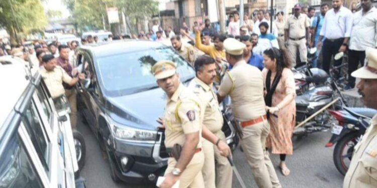 जगदीश गायकवाड पनवेल Jagdish Gaikwad in police custody, attempt to drive over police