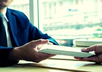 ५० लाखांची लाच घेताना BMC अधिकाऱ्याला रंगेहाथ पकडले bmc-engineer-caught-red-handed-for-accepting-₹50-lakh-bribe