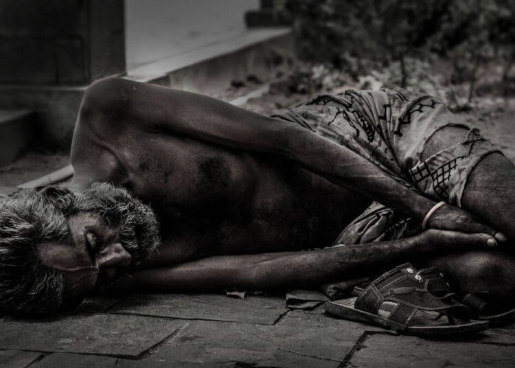 श्रीमंत गरिब दरी The gap between the rich and the poor is widening