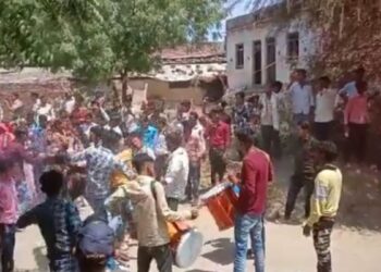 दलित सैनिक वरातीवर दगडफेक Casteists throw stones at the wedding ceremony of a Dalit soldier in India