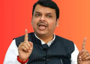 देवेंद्र फडणवीस वकिलावर मोक्का Action under Mcoca against lawyer Satish Uike who complained against Devendra Fadnavis