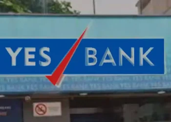 यस बँक मुलुंड Caste Discrimination in Yes Bank Mulund Branch on Blue Color, Threatened to kill the woman