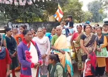 नवरगाव गडचिरोली येथील बौद्ध समाजाने गाव सोडले The Buddhist community of Navargaon Gadchiroli left the village