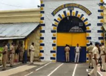 अमरावती कारागृहात स्फोट Big explosion outside two barracks in Amravati Central Jail at night