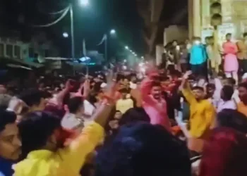 भिवंडी मध्ये गणेश विसर्जन च्या वेळी दगडफेक, दोन गटात हाणामारी Bhiwandi Ganesh Visarjan Clash Stone Pelting and Fight Between Two Groups