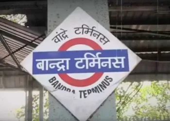 बांद्रा रेल्वे प्लॅटफॉर्म तिकिट Bandra Railway Station Stampede, Railways Takes Major Step on Platform Tickets