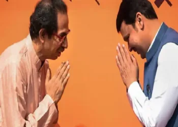 वंचित बहुजन आघाडीचा खळबळजनक दावा: 'देवेंद्र फडणवीस 5 ऑगस्टला मातोश्रीवर उद्धव ठाकरेंना भेटले' Vanchit Bahujan Aghadi claim 'Devendra Fadnavis met Uddhav Thackeray on Matoshree on August 5'