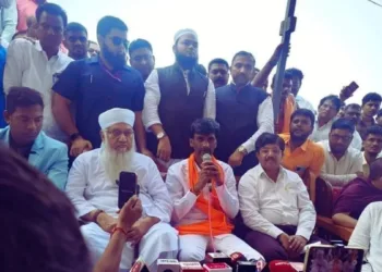 मराठा, मुस्लिम आणि दलित एकत्र; महाराष्ट्रात बदलाची लाट - मनोज जरांगे Maratha, Muslim, and Dalit Leaders Unite for Social Change in Maharashtra manoj jarange